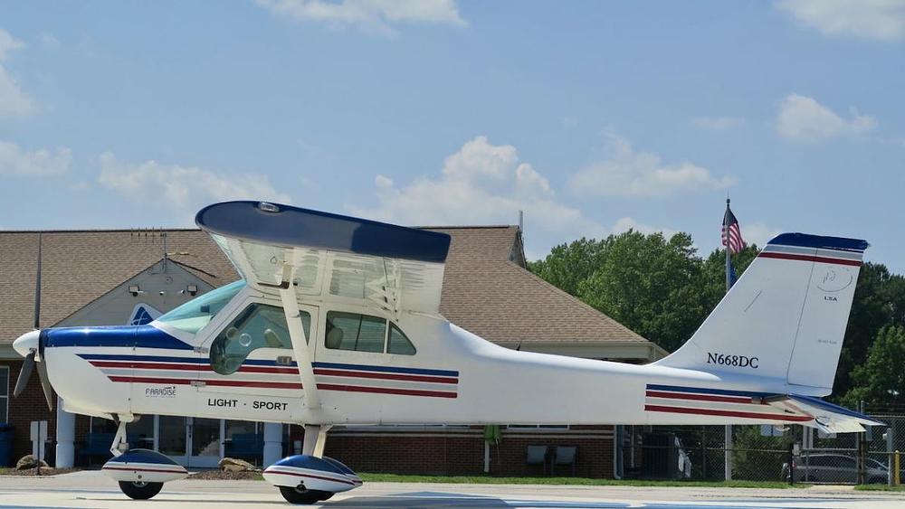 N668DC_5.jpg