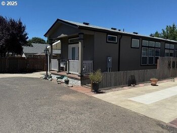 Thumbnail of mobile home