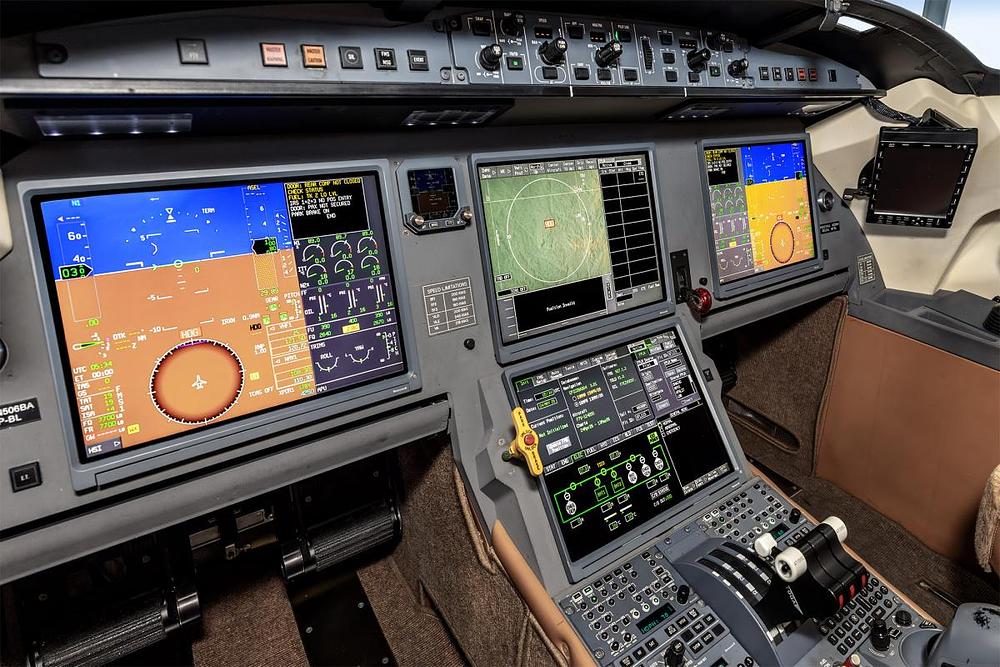 18-cockpit2_115_N506BA_copy.jpg