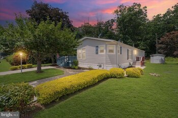 Thumbnail of mobile home