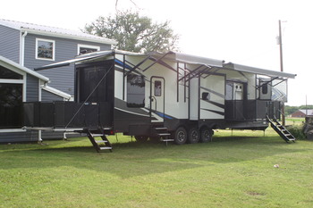 Thumbnail of RV