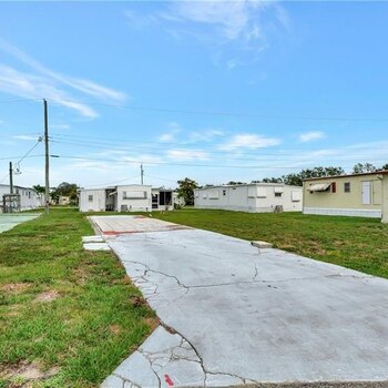 Thumbnail of mobile home lot