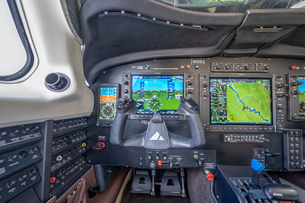 4. N630ES_CockpitLeft1.jpg