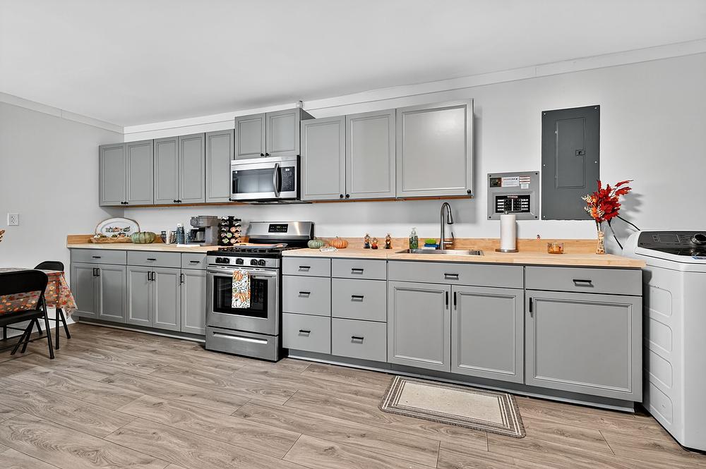 51 1204 Cedar Point Blvd Cedar Point NC 28584 USA Kitchen 053 HDR 1204 CEDARPOINTBLVD IMAGE60