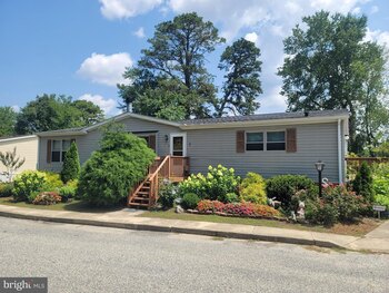 Thumbnail of mobile home