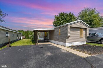 Thumbnail of mobile home