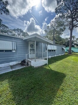 Thumbnail of mobile home