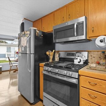 Thumbnail of mobile home