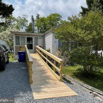 Thumbnail of mobile home