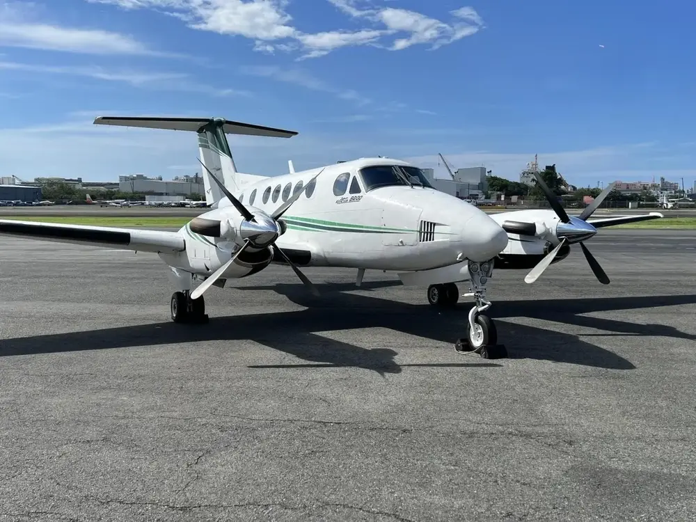 7764/beechcraft-king-air-b200-1982-flightmarket-id-7764-06262.webp