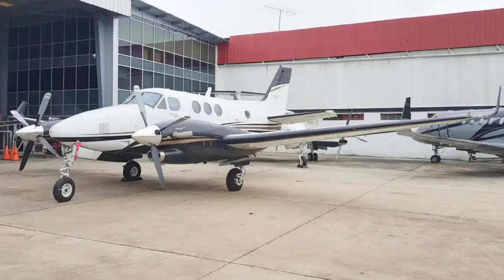 7295/beechcraft-king-air-c90gtx-2011-flightmarket-id-7295-52362.webp
