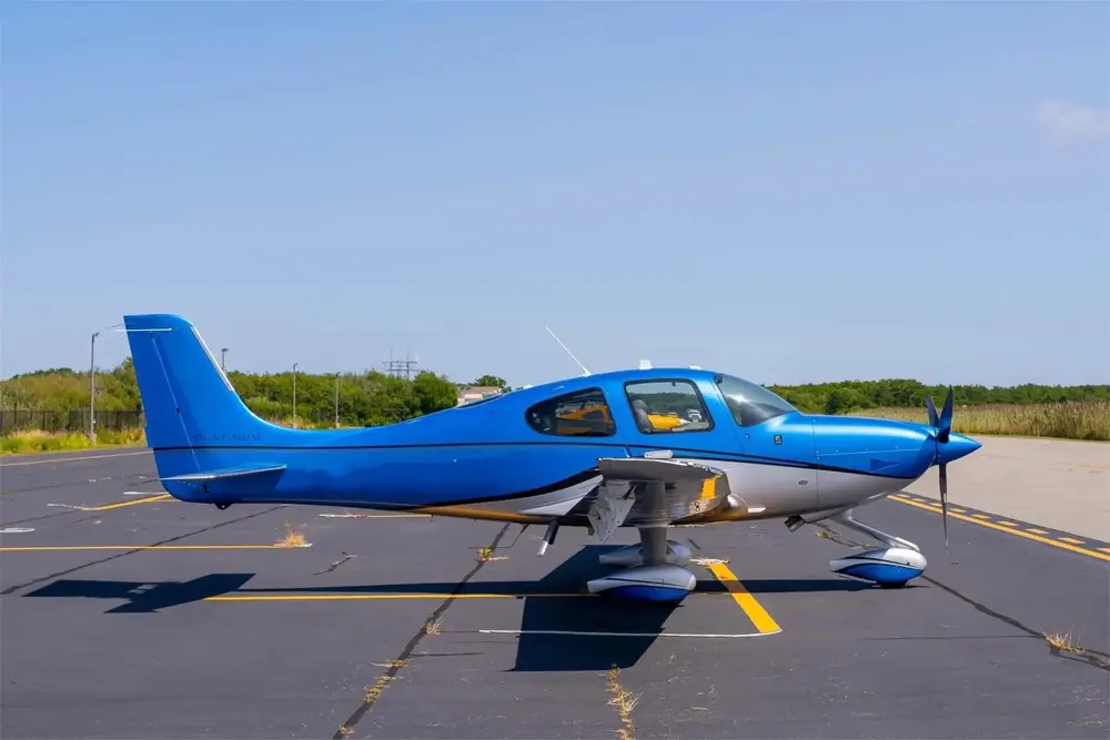 7595/cirrus-sr22-g6-2017-flightmarket-id-7595-22421.webp