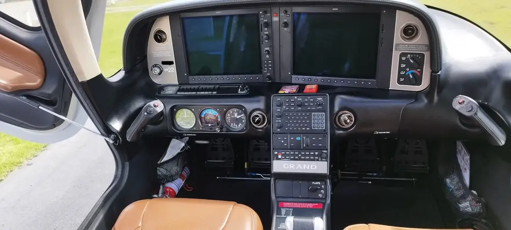 7350/cirrus-sr22-g5-2013-flightmarket-id-7350-08307.webp