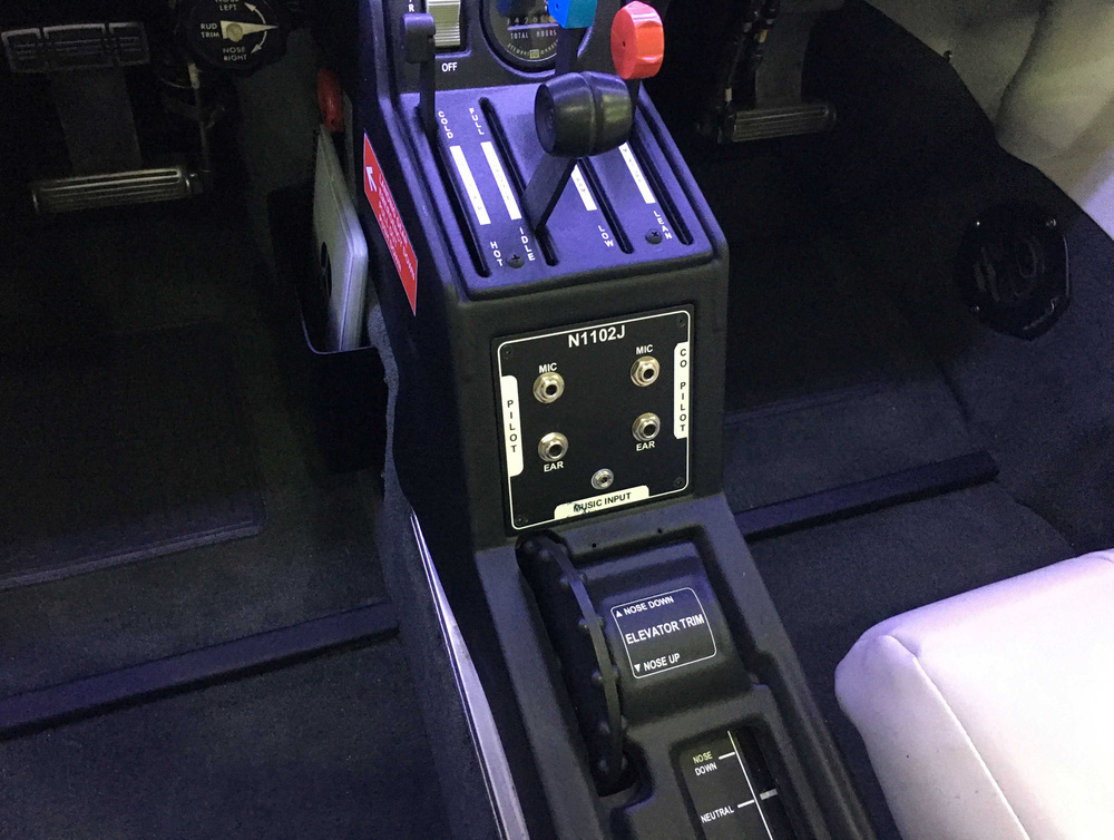N1102J int1b ctr console.jpg