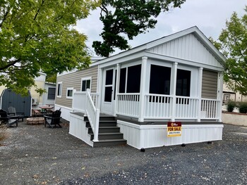 Thumbnail of mobile home
