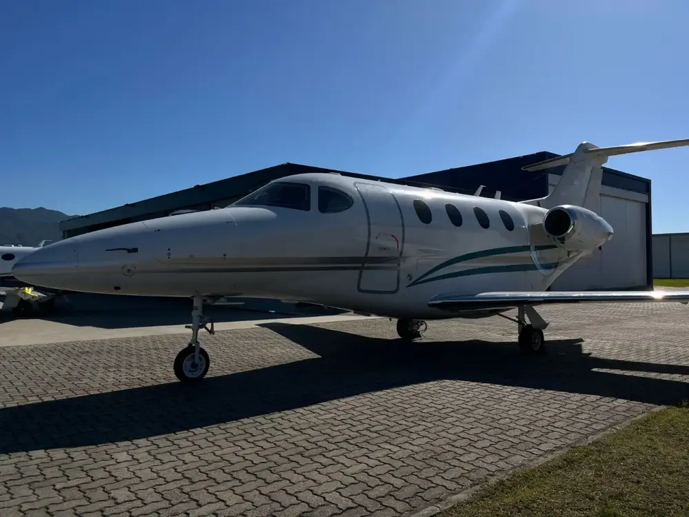6702/beechcraft-premier-i-2002-4-venda-flightmarket-2448.jpeg