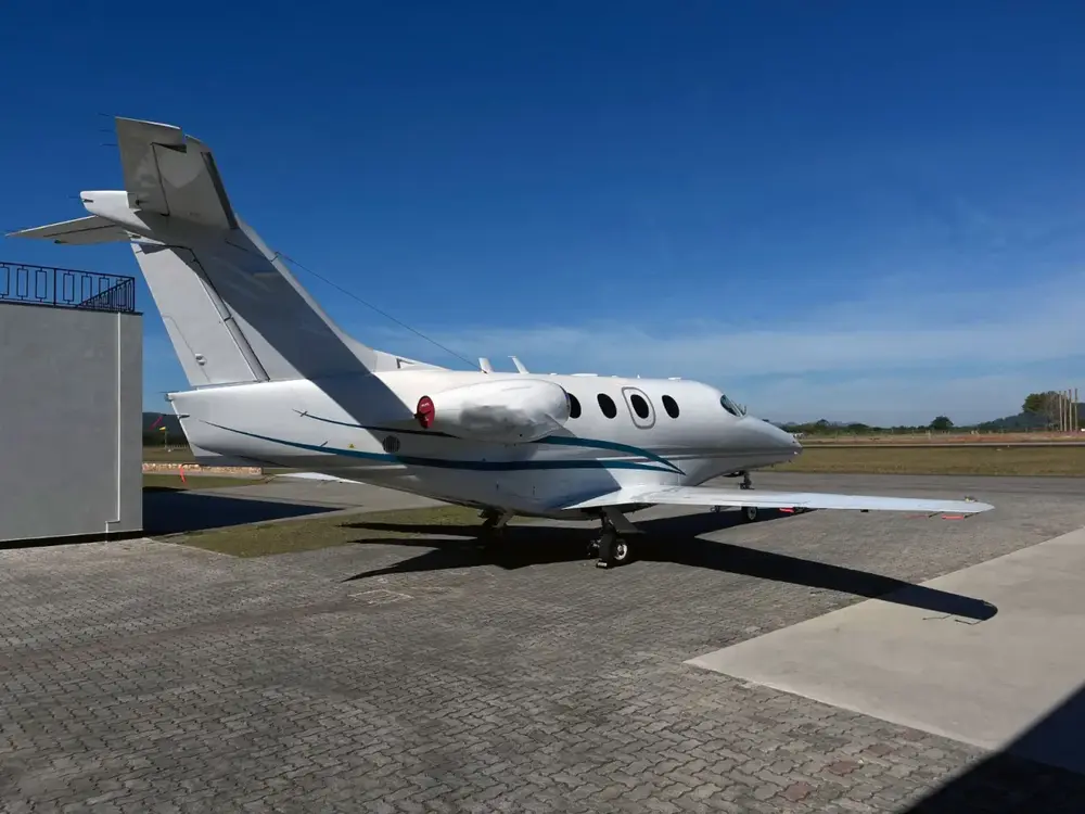 6702/beechcraft-premier-i-2002-4-venda-flightmarket-2550.jpeg