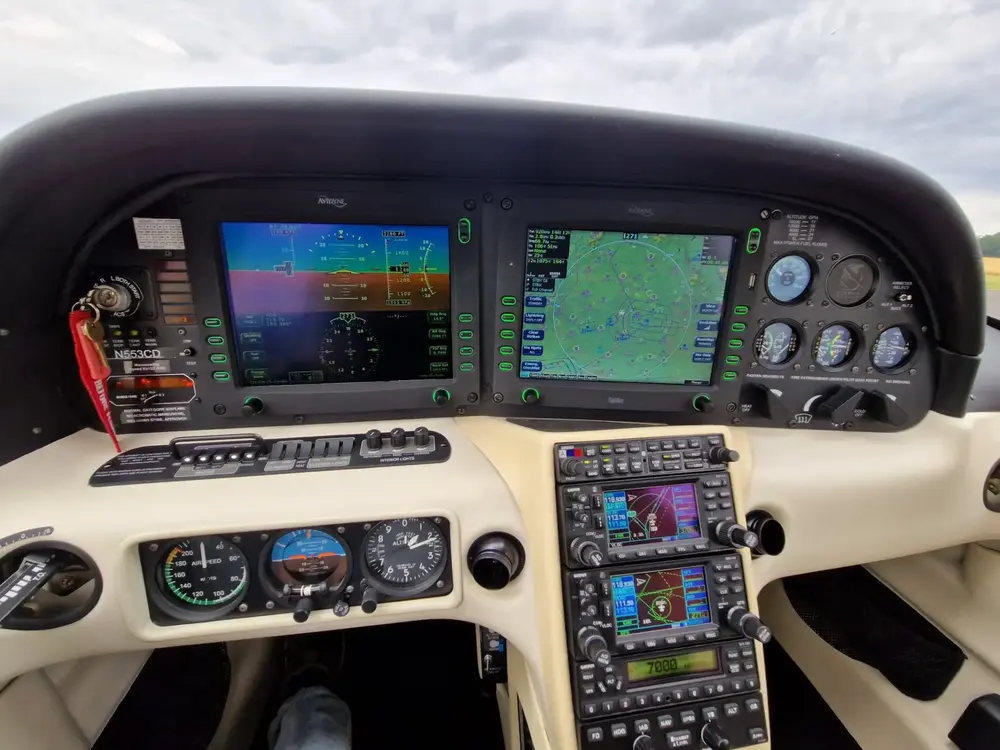 7026/cirrus-sr22-g2-2005-flightmarket-id-7026-17223.webp