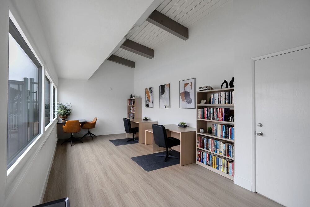 18 3700 Buchanan St Riverside CA 92503 USA Living room AW3I9908