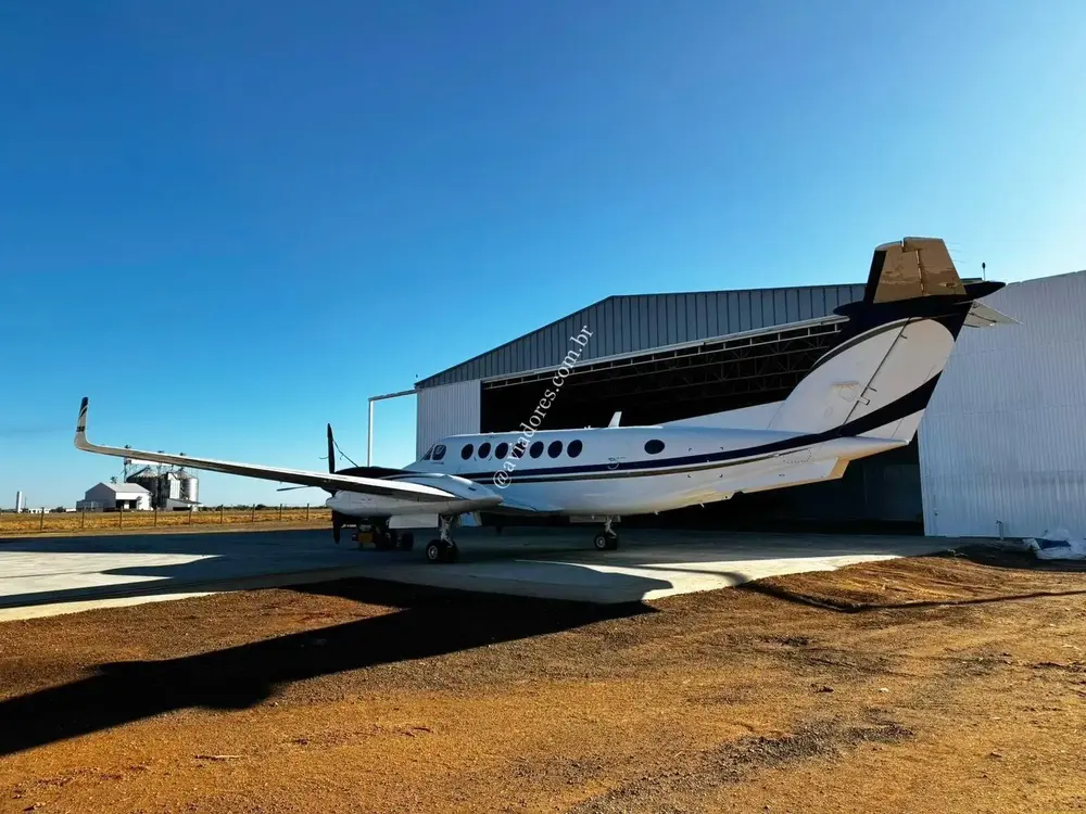 7263/beechcraft-king-air-350-2008-flightmarket-id-7263-44053.webp