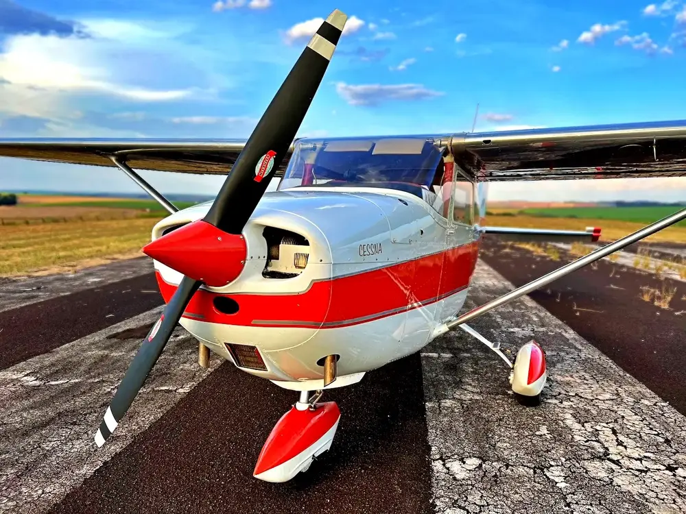 6898/cessna-172h-skyhawk-1967-flightmarket-id-6898-55496.webp
