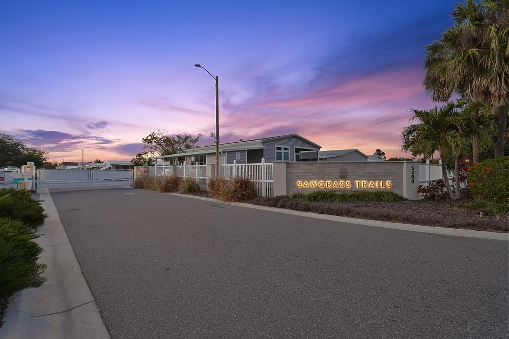 17 5200 28th St N St Petersburg FL 33714 Exterior DSC08778