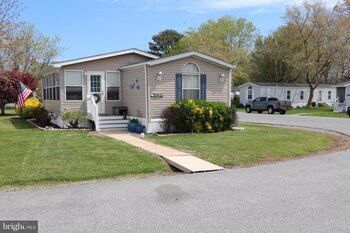 Thumbnail of mobile home