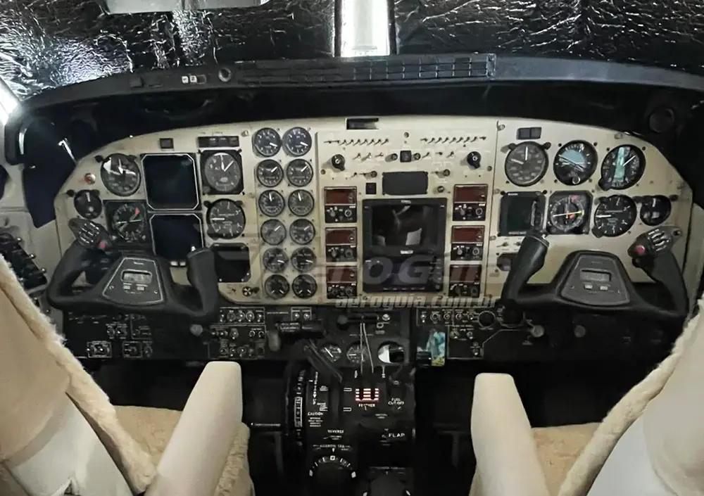 7179/beechcraft-king-air-c90b-2000-flightmarket-id-7179-49561.webp