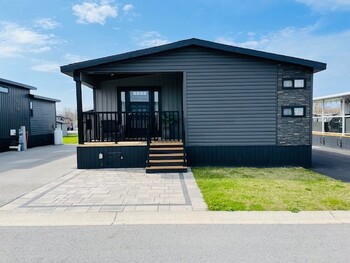 Thumbnail of mobile home