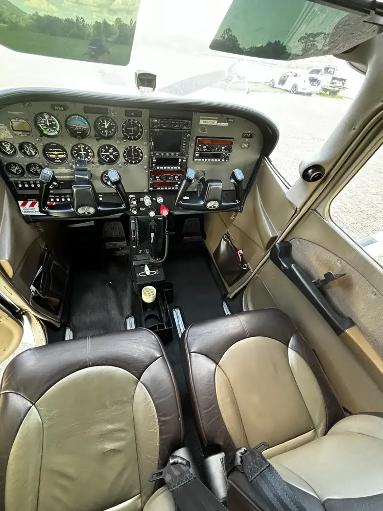 6796/cessna-172sp-skyhawk-2003-flightmarket-id-6796-57234.webp
