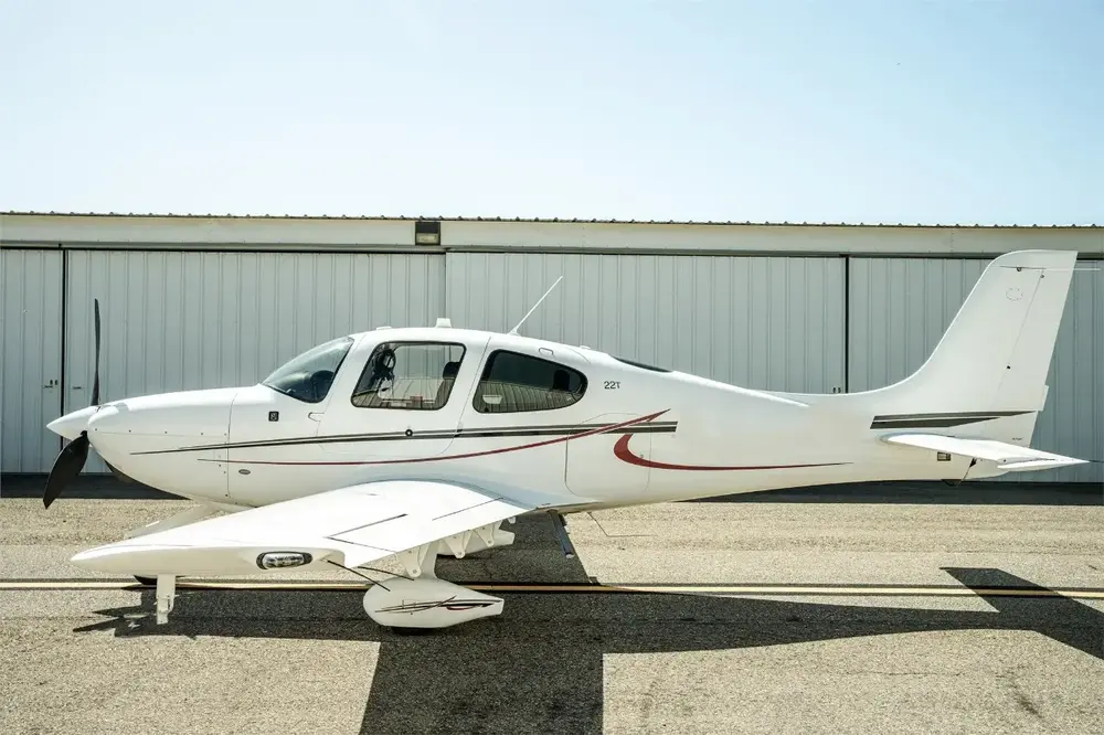 7425/cirrus-sr22-g5-turbo-2015-flightmarket-id-7425-32571.webp