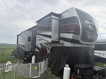 Thumbnail of RV
