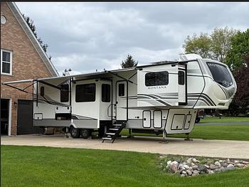 Thumbnail of RV