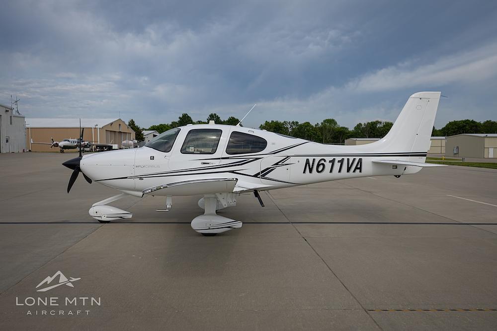N611VA-02.jpg