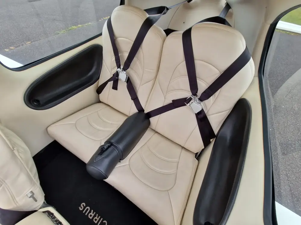 7026/cirrus-sr22-g2-2005-flightmarket-id-7026-17222.webp