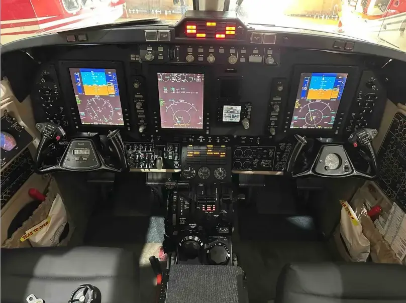 7298/beechcraft-king-air-350-2008-flightmarket-id-7298-39237.webp