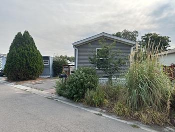 Thumbnail of mobile home