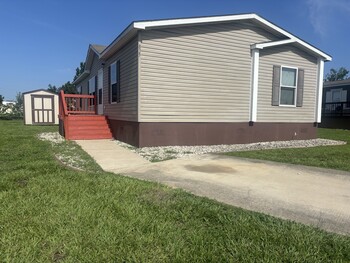 Thumbnail of mobile home