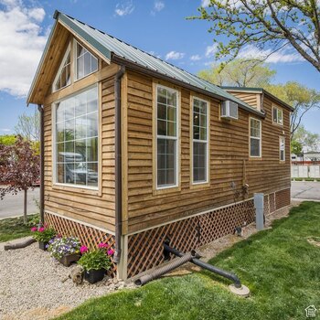 Thumbnail of mobile home