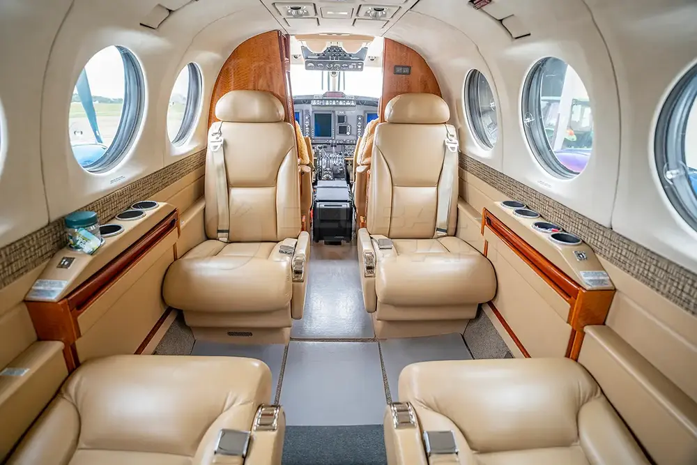 6876/beechcraft-king-air-350-2009-flightmarket-id-6876-38385.webp