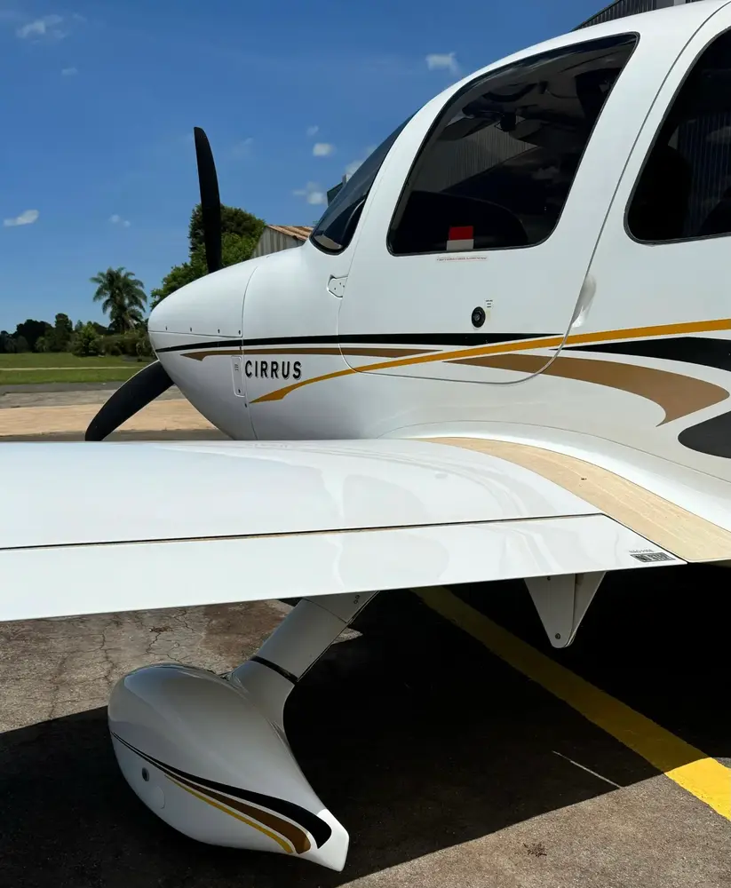 7439/cirrus-sr20-g2-2005-flightmarket-id-7439-28577.webp