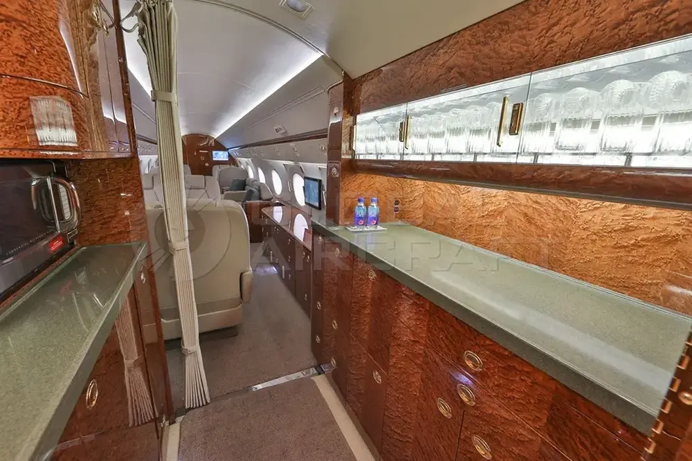 7779/gulfstream-g550-2005-flightmarket-id-7779-56348.webp