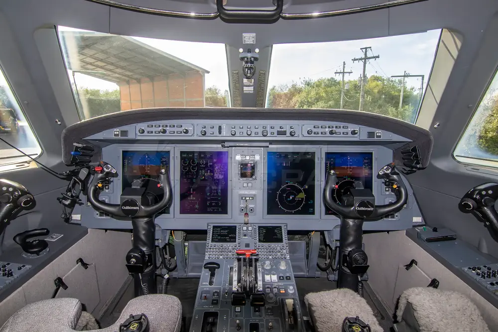 7598/gulfstream-g150-2012-flightmarket-id-7598-52152.webp