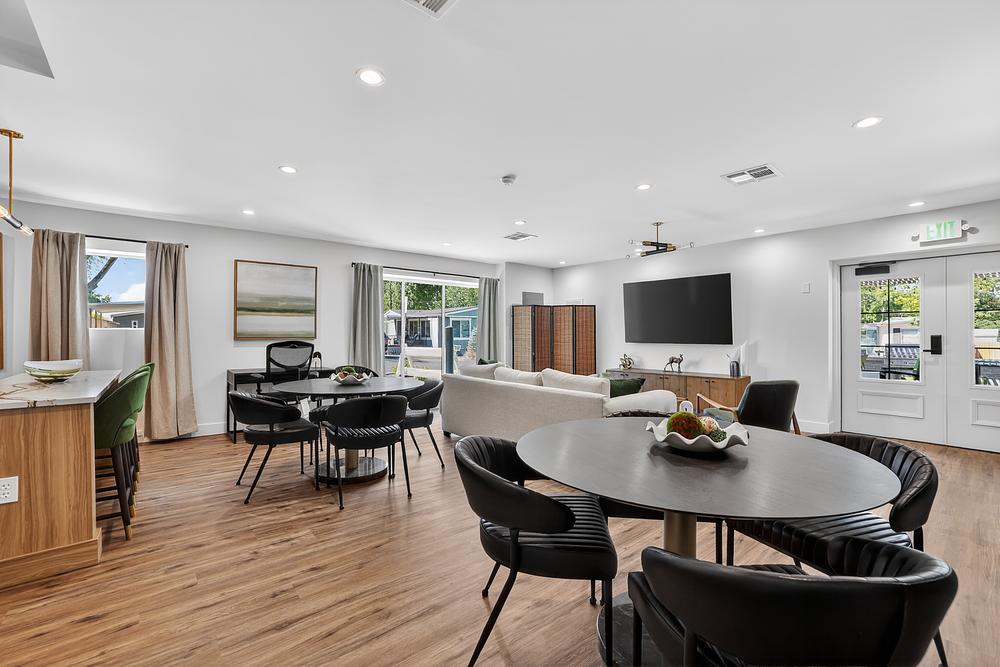 43 10601 N Horseshoe Bend Rd Dining room 7604 (1)