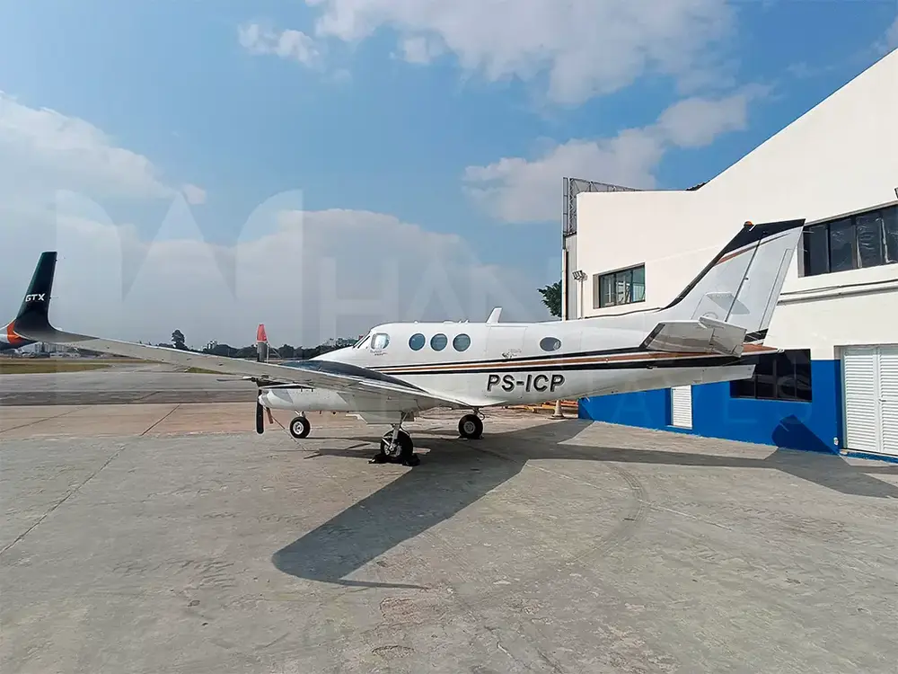 7111/beechcraft-king-air-c90gti-2011-flightmarket-id-7111-47112.webp
