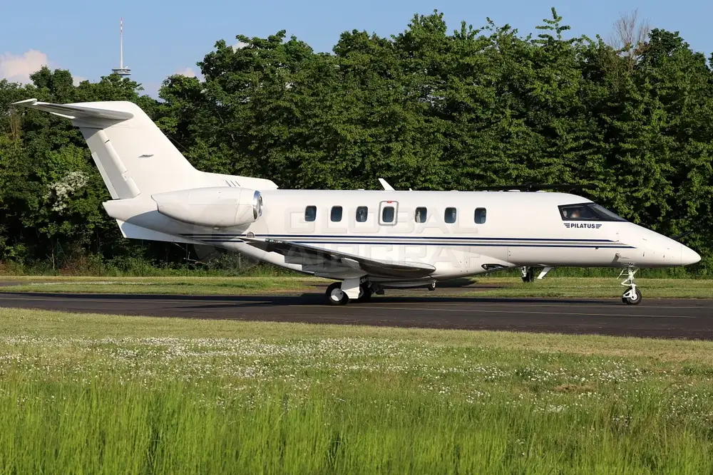 7549/pilatus-pc-24-2021-flightmarket-id-7549-40560.webp