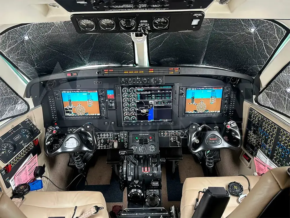 7122/beechcraft-king-air-c90gtx-2015-flightmarket-id-7122-36072.webp