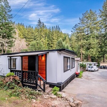 Thumbnail of mobile home