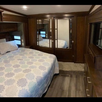 Thumbnail of RV