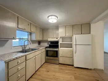 Photo of Recently renovated throughout - 1bed 1 bath Plus bonus room w/big closet